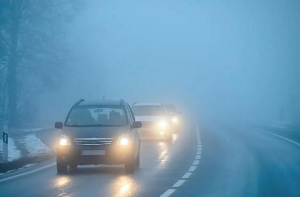 【哥爱车汽配】恶劣天气情况下行车，途中应对技巧
